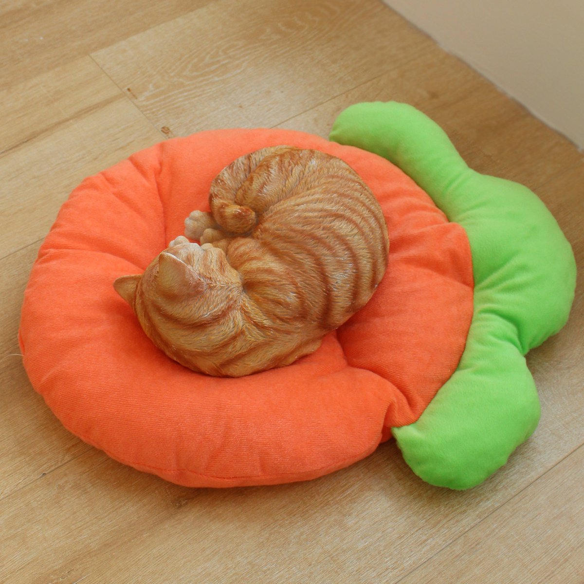 Pet Sleeping Mat - Warm Blanket - Soft Fabric - Cute Radish Shape - Suitable for Cats and Dogs (S-25*33cm)