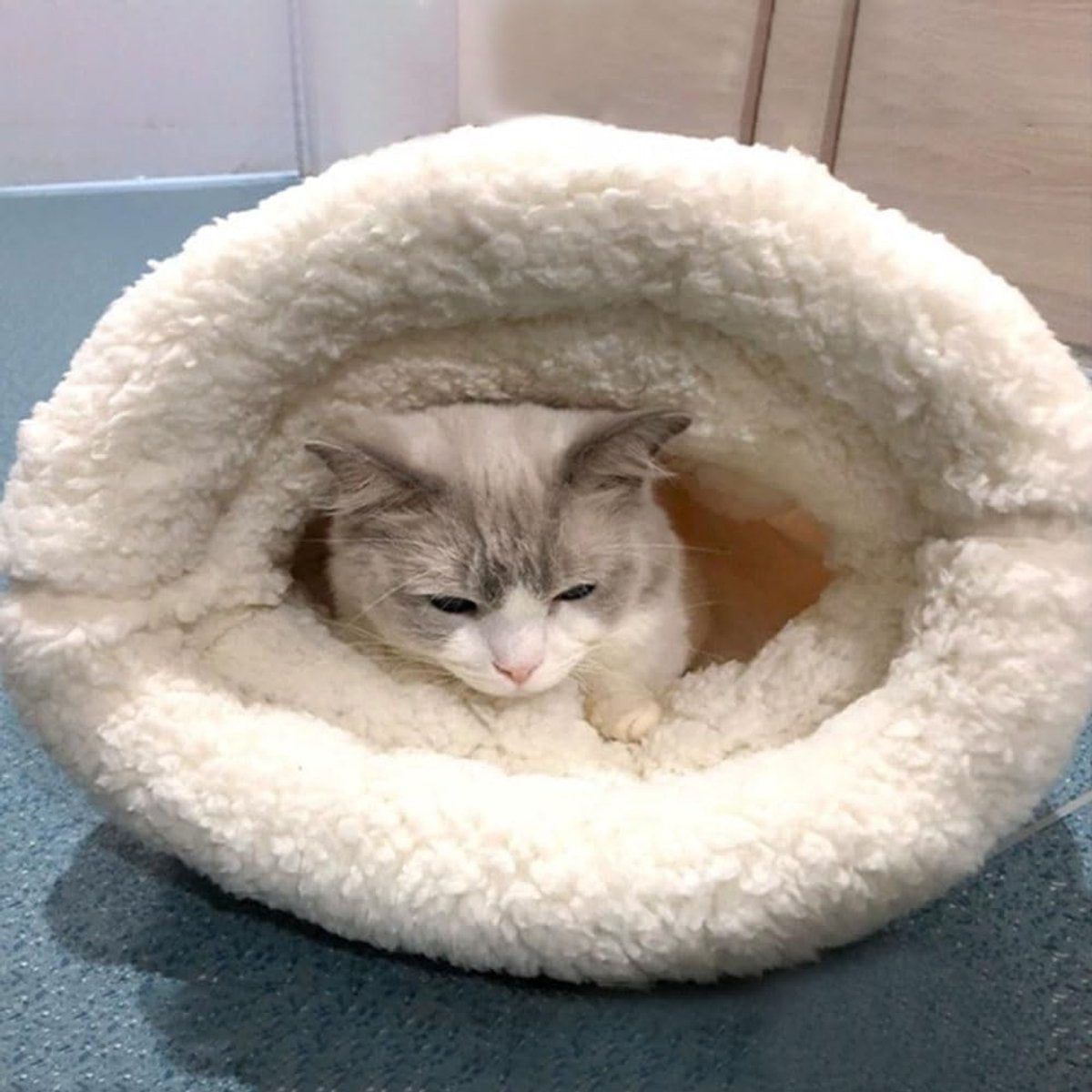 Cat Bed - Pet Sleeping Bag - Warm Pet Bed - Winter Cat House - Suitable for Indoor Use - Comfortable and Sheltered - Give Your Pet a Warm Hideaway...