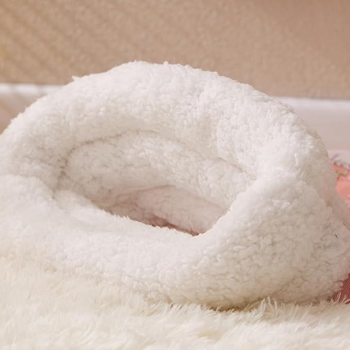 Cat Bed - Pet Sleeping Bag - Warm Pet Bed - Winter Cat House - Suitable for Indoor Use - Comfortable and Sheltered - Give Your Pet a Warm Hideaway...