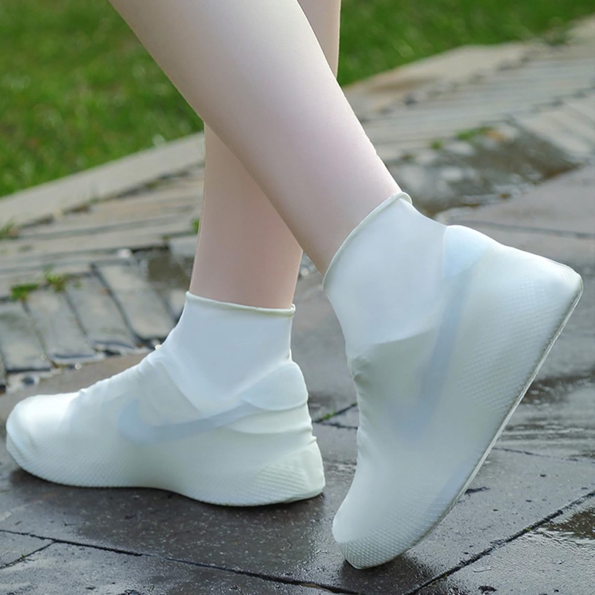 Overshoes - 1 Pair - Waterproof Silicone Overshoes - Reusable, Non-slip, Suitable for Outdoor Activities (White - Size M)