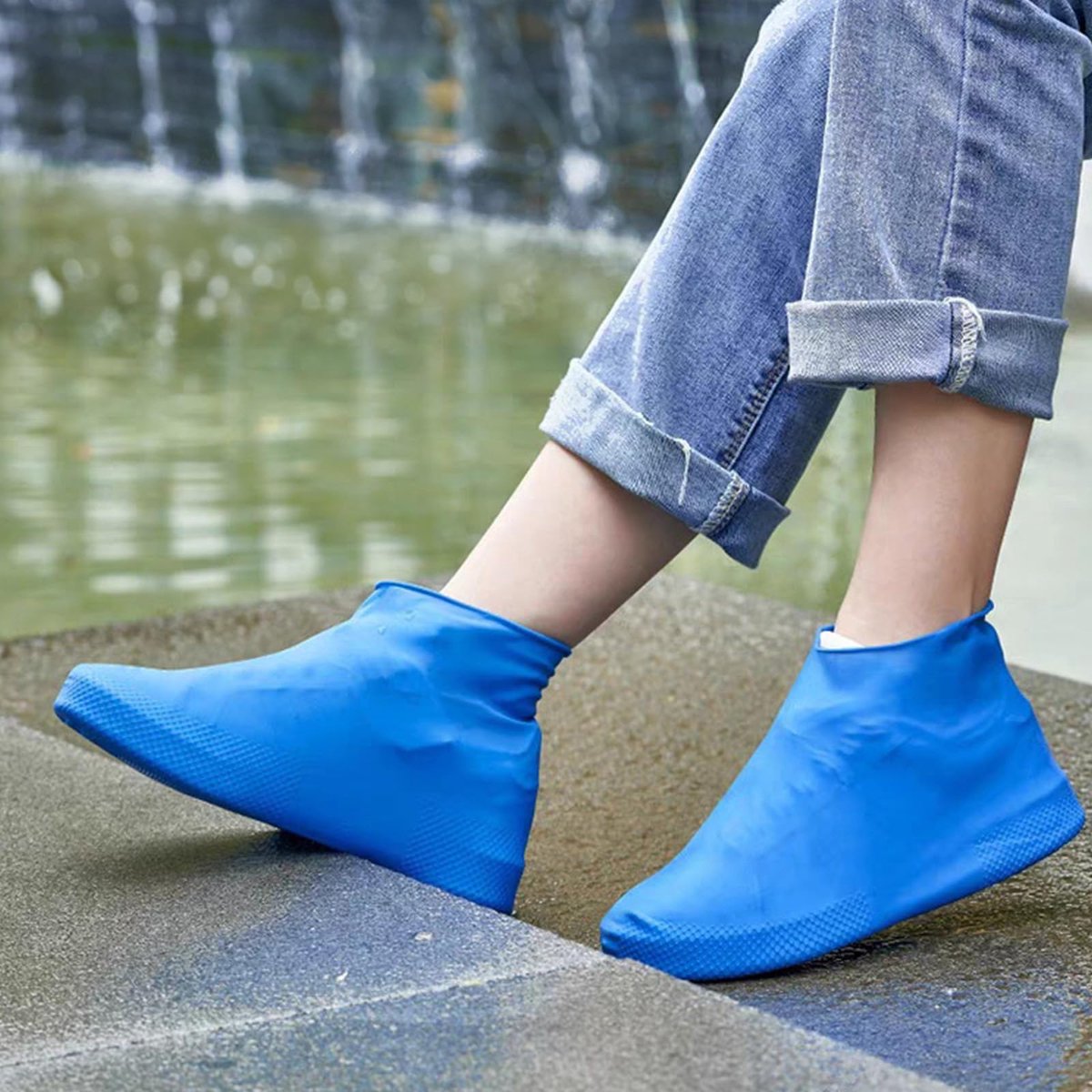 Overshoes - 1 Pair - Waterproof Silicone Overshoes - Reusable, Non-slip, Suitable for Outdoor Activities (Blue - Size M)