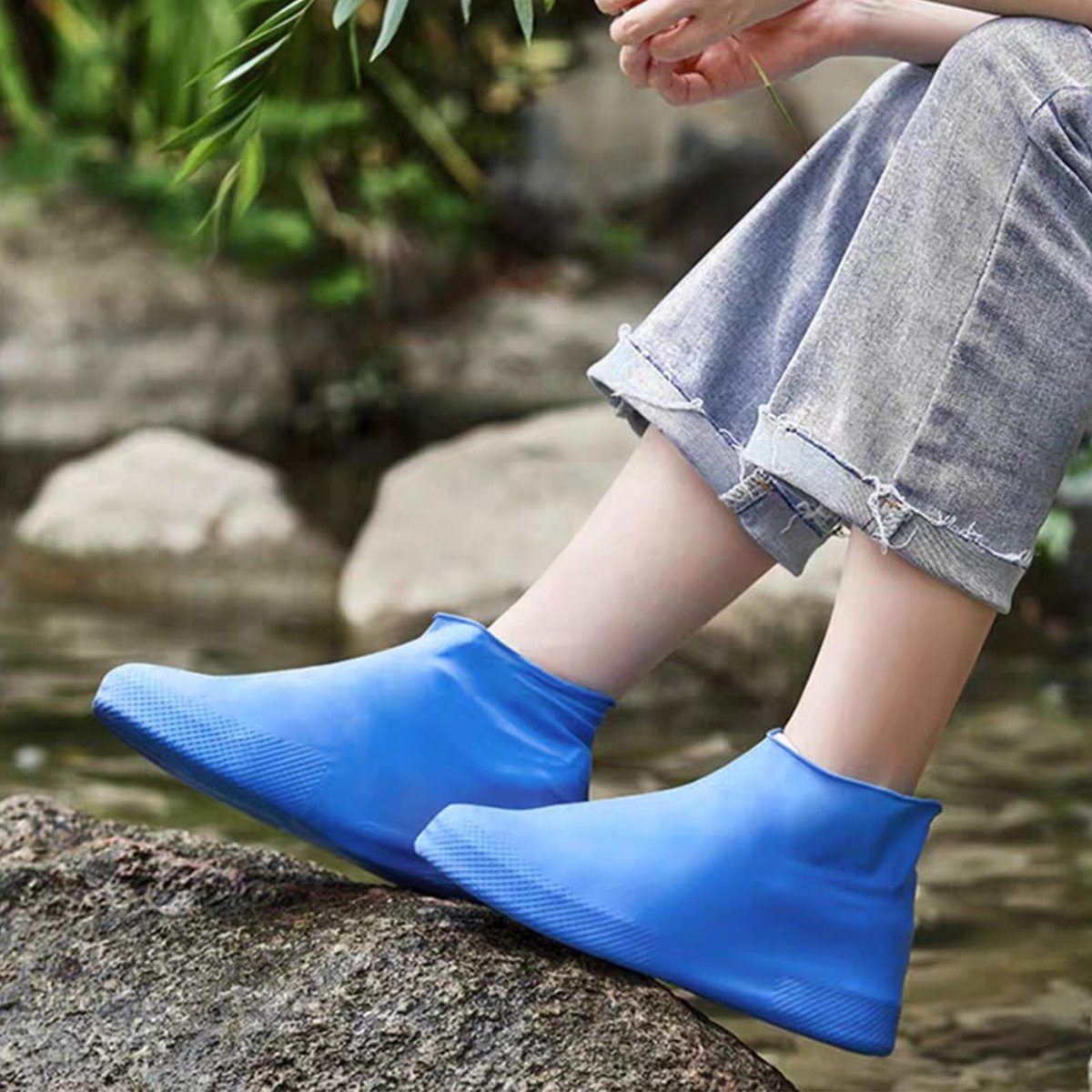 Overshoes - 1 Pair - Waterproof Silicone Overshoes - Reusable, Non-slip, Suitable for Outdoor Activities (Blue - Size M)