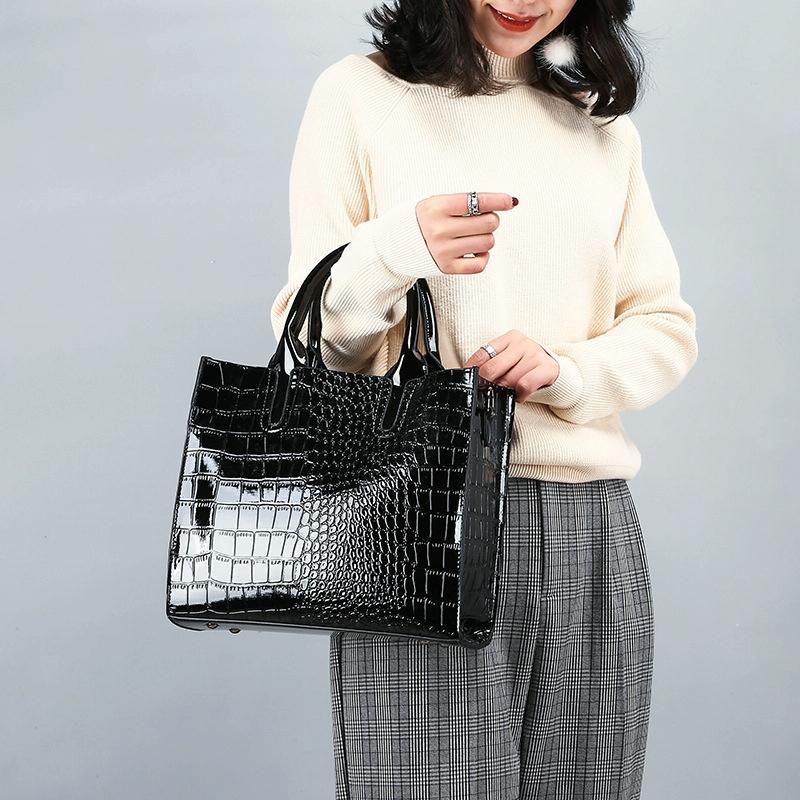 Versatile Crocodile Pattern Shoulder Bag for Women - 3-in-1 Design - Black